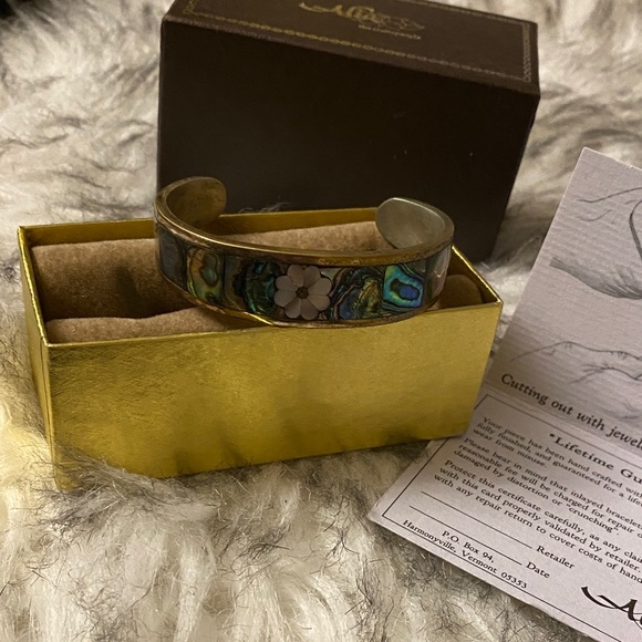 Vintage 70s Alia Abalone and Silver Bracelet with mother of pearl flower - Picture 3 of 14